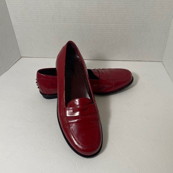TOD'S Pre-Owned Women's Red Patent Leather Loafers Size 39.5 “as is” - Picture 2 of 7